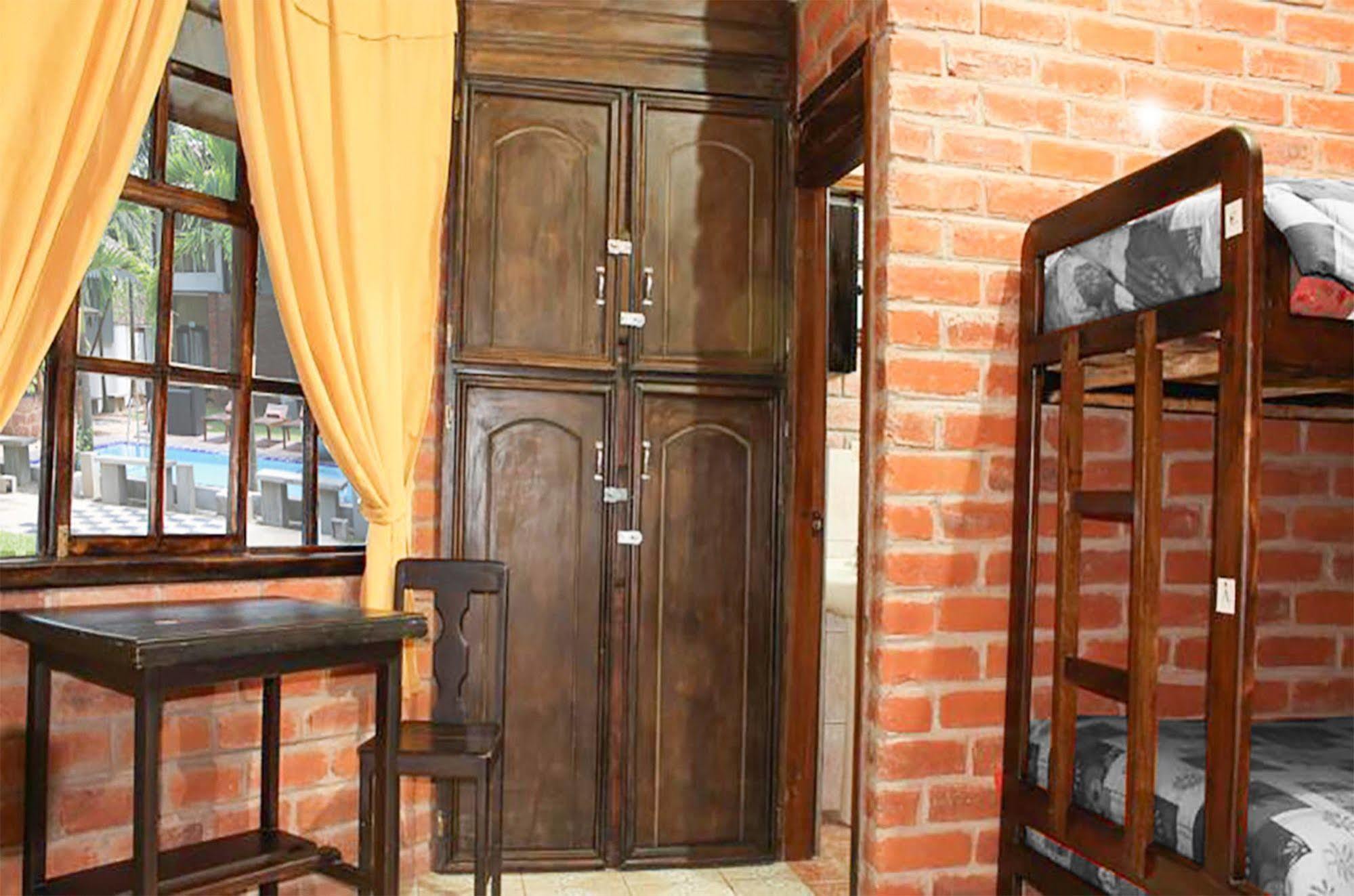 Hostel City Hub Colombo Airport Катунаяка Экстерьер фото